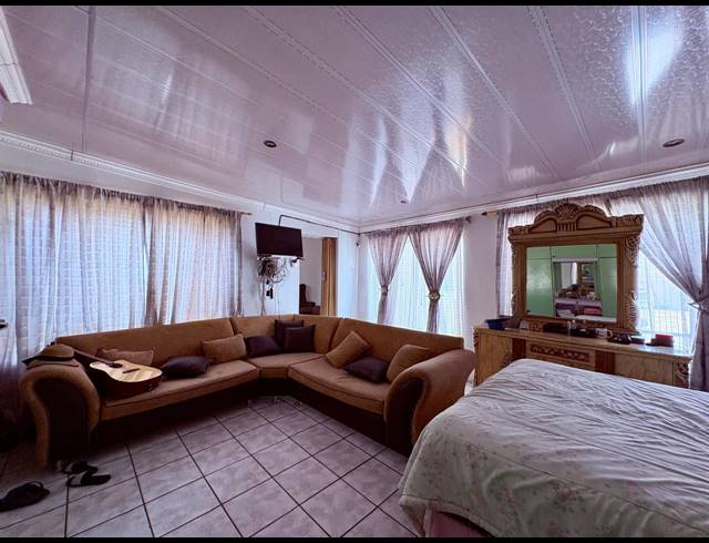 3 BEDROOM HOUSE FOR SALE IN BRENTHURST